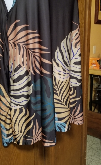 Sleeveless Tunic with Pockets! - Picture 2 of 4